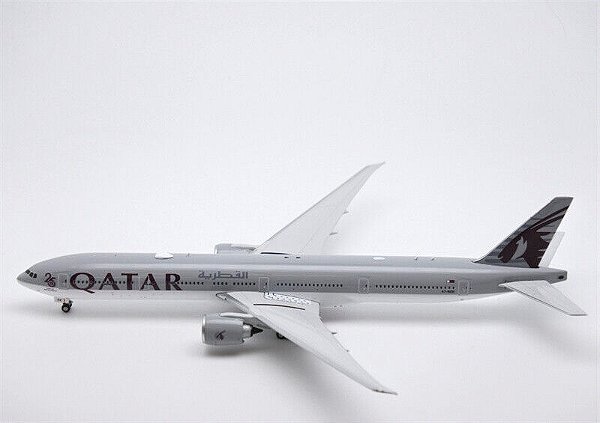 Phoenix 1:400 Qatar Boeing 777-300ER "25 years"