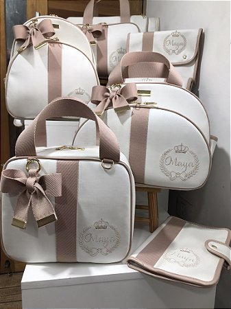 Kit Maternidade Malinha New, Bolsa M, Mochilinha baby G, Frasqueira Térmica, Porta Vacinação e porta Higiene Sintético offwhite com faixa nude