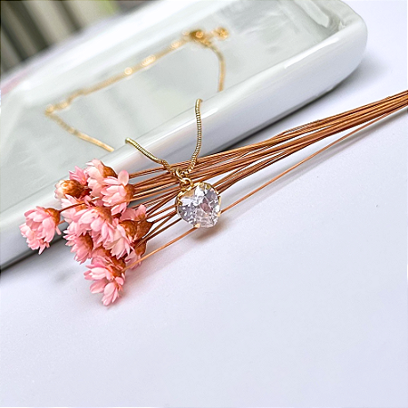 Colar Dourado com Coração de Zircônia Branca