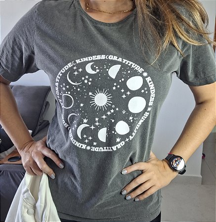 T-shirt estonada Kindess Gratitude Chumbo