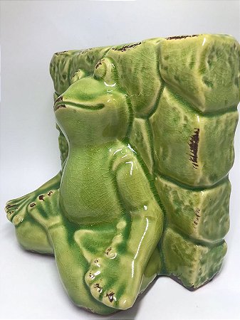 Sapo sentado em cerâmica chinesa