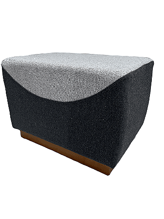 Puff Estofado Primai WoodNest Base em Madeira