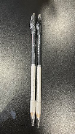 Lápis de olho preto e branco vivai