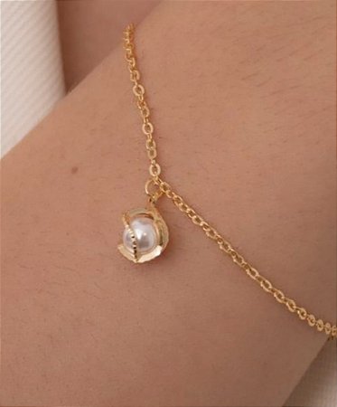 Pulseira de pérolas com fios