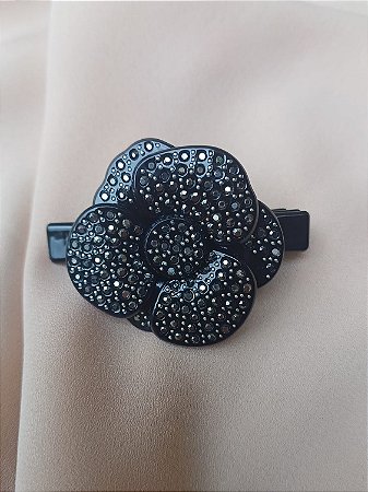 Bico de Pato Mini Camélia Cravejado