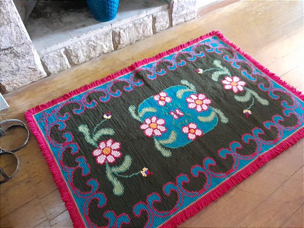 Tapete Arraiolo Moldura Flor Verde e Rosa 0,80x1,20m