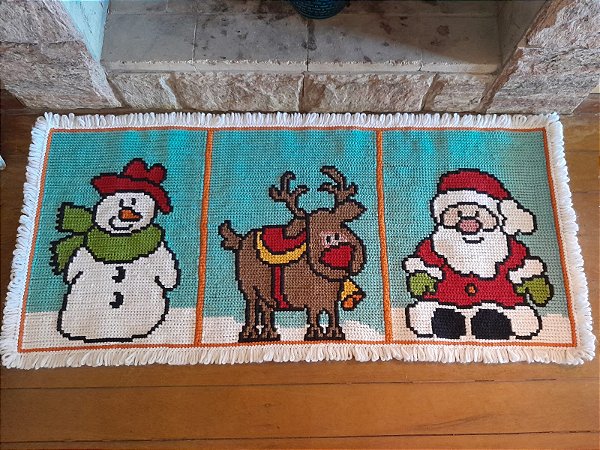 Tapete Arraiolo Natalino Papai Noel e Boneco de Neve 0,55x1,20m