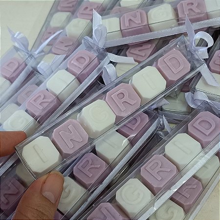 sabonete Nome (letrinhas) na Caixa de acetato