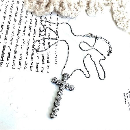 Colar Crucifixo Hearts Prateado