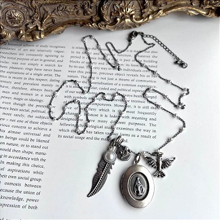 Colar Relicário Oval Prateado Envelhecido