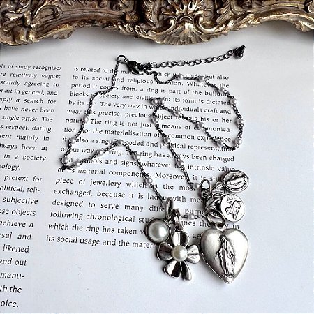 Colar Relicário Coração Prateado Envelhecido