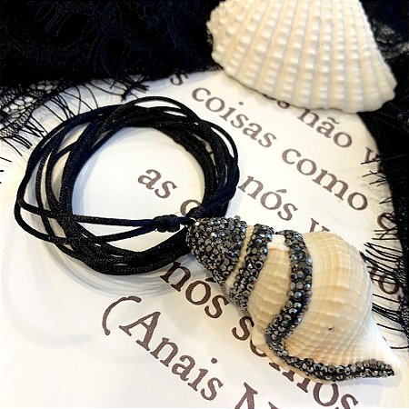 Colar Concha Fio Preto