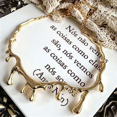 Colar Rígido Derretido Dourado