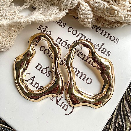 Brinco Ameba Orgânico Dourado