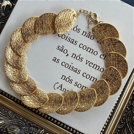 Colar Folhas Riscadas Dourado