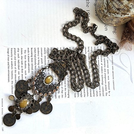 Colar Pingente Oval Dourado Vintange