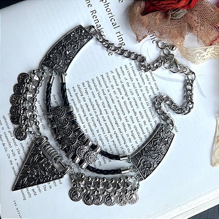 Colar Prateado Oxidado Triangle Coins