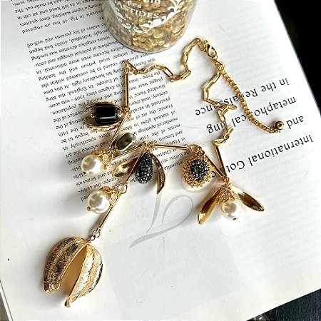 Colar Dourado Pingentes Folhas