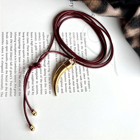 Colar Dente Fio Vinho