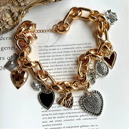 Colar Abelha Corações Dourado