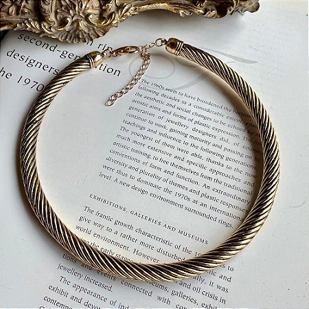 Choker Retorcido Dourado