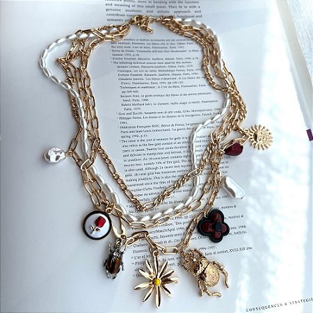 Colar Pérolas Pingentes Dourado