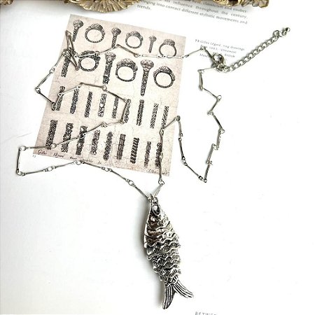 Colar Pingente Peixe Prateado