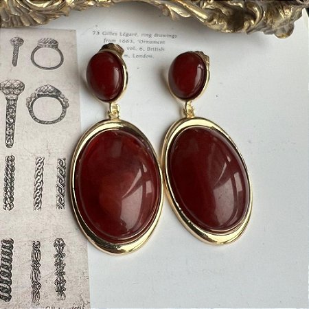 Brinco Stone Oval Burgundy