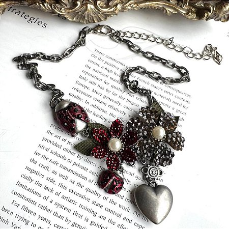 Colar Joaninha Prateado Vintage