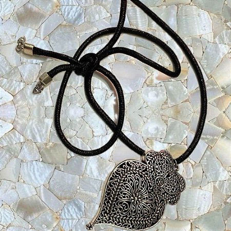 Colar Coração Fio Preto