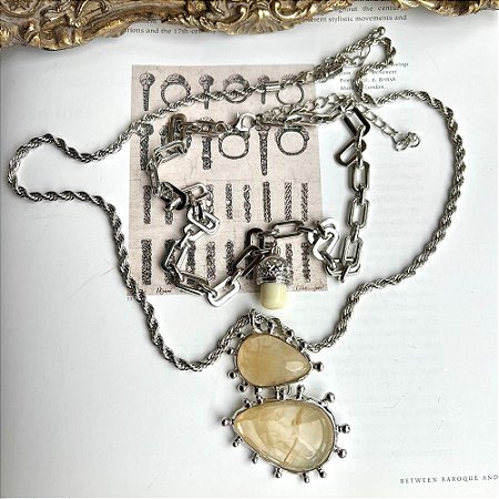 Colar Duplo Pingentes Prateados