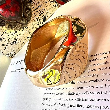 Bracelete Orgânico Martelado Dourado