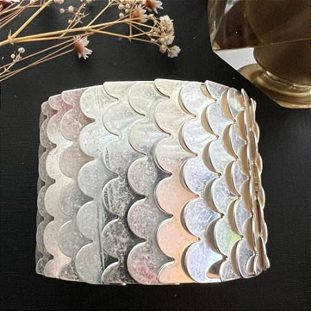 Bracelete Escamas Prateado Fosco