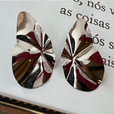 Brinco Gota Martelado Prateado