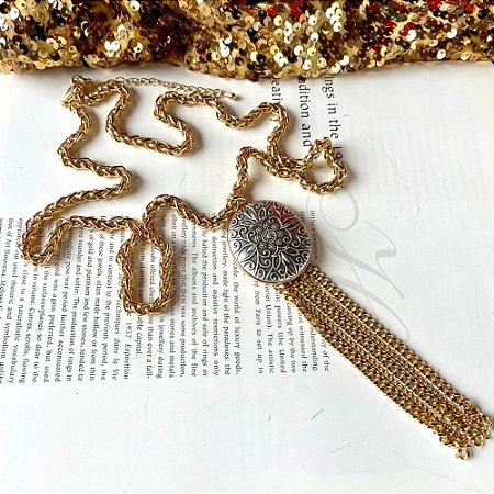 Colar Pingente Oval Tassel Dourado