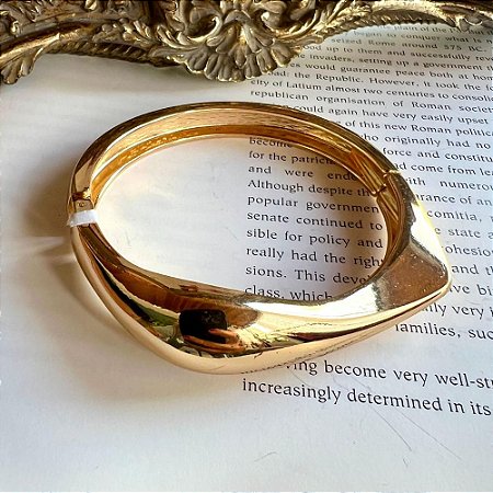 Bracelete Rígido Quina Abaulado Dourado