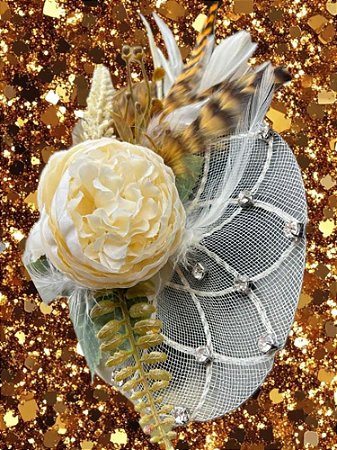 Casquete Flor Plumas Off White