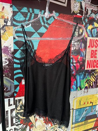 Regata Decote Renda Malha Preto