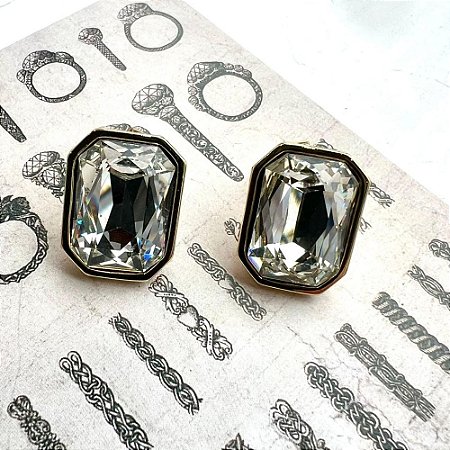 Brinco Chaton Retângulo Dourado