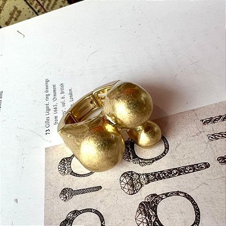 Anel Três Bolas Dourado Fosco