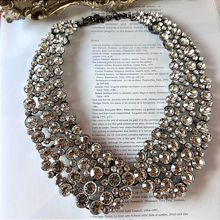 Maxi Colar Gola Pedras Brancas