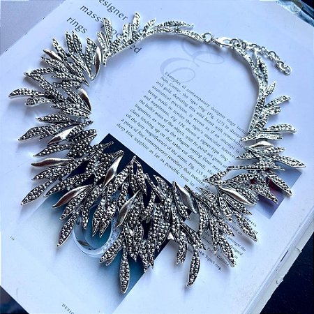 Maxi Colar Folhas Bolinhas Prateado