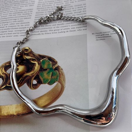 Choker Rígida Fio Orgânico Prateado