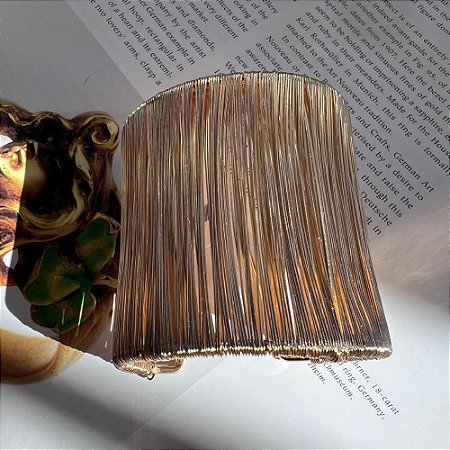Bracelete Fios Verticais Dourado