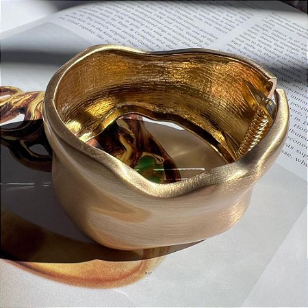 Bracelete Orgânico Dourado Fosco