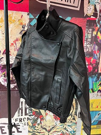 Casaco Gola Alta Couro PU Preto