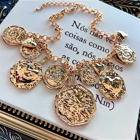 Colar Medalhas Marteladas Dourado