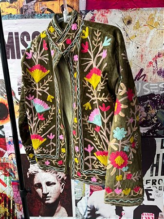 Casaco Boho Bordado Verde Flores