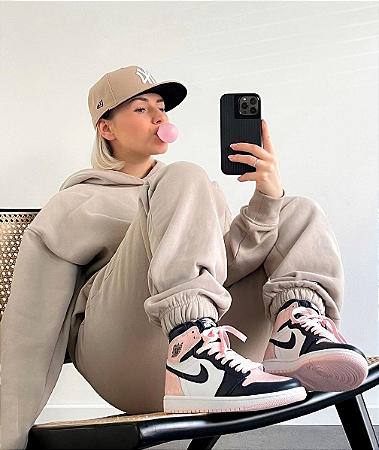 Air Jordan 1 High Preto c Rosa OG “Atmosphere” -  Linha exclusiva