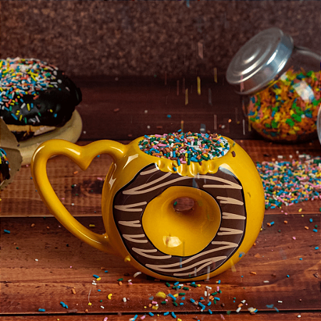 Caneca Formato 3D Donuts Chocolate